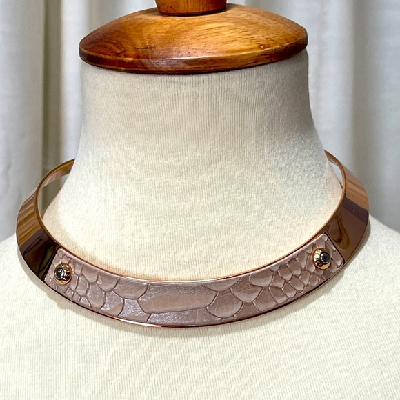 henri bendel Jewelry - HENRI BENDEL TAN BROWN SNAKE LEATHER & ROSE GOLD CHOCKER NECKLACE NWT